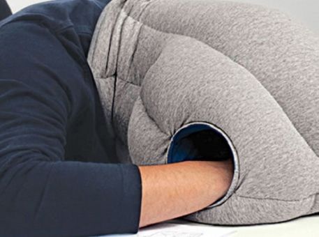 Sept objets indispensables pour roupiller au bureau